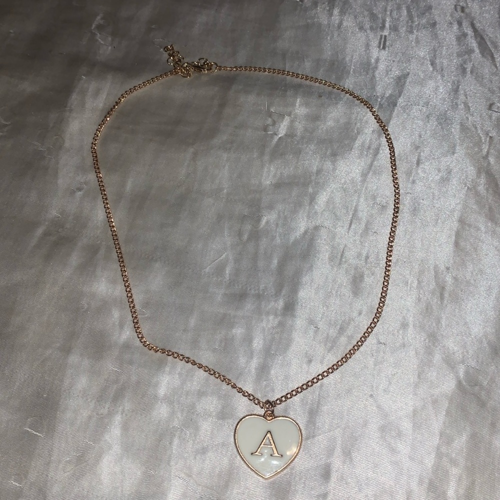 A initial heart necklace - Picture 4 of 6